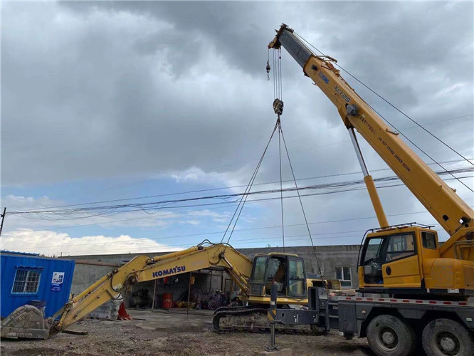 盈江县25吨吊车的工作半径是多少？